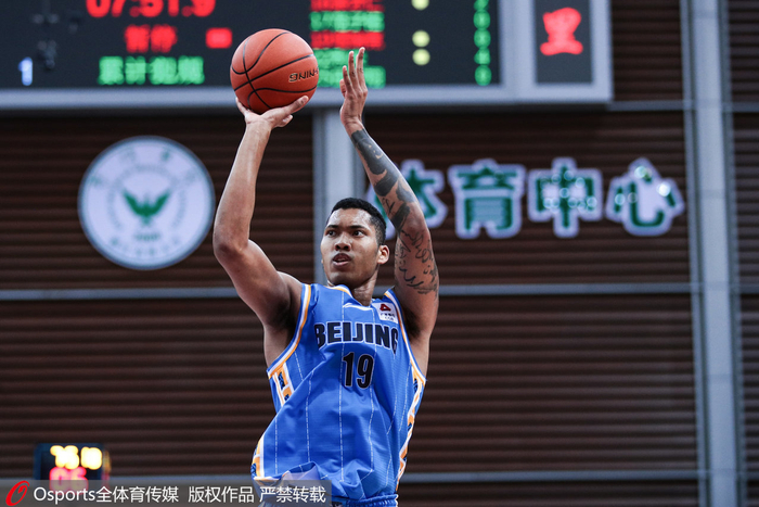 丘天因为身体原因离开了赛区。