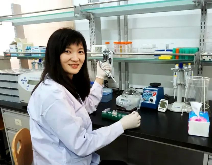 实验室里的付巧妹  付巧妹供图
