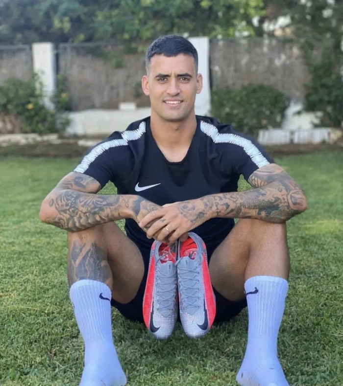 27岁的梅萨在上赛季结束后暂时无球可踢。