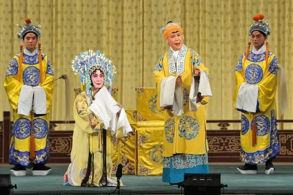 传统京剧《龙凤呈祥》  图片来源：北京京剧院