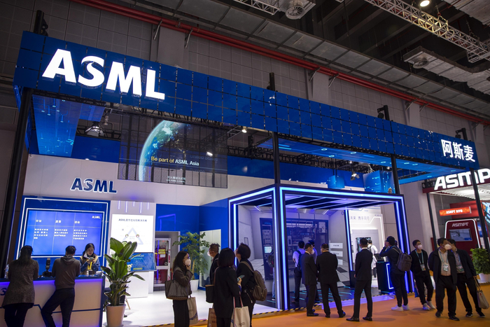 ▲2022年11月7日，上海第五届进博会，集成电路专区荷兰阿斯麦展台。图/IC photo