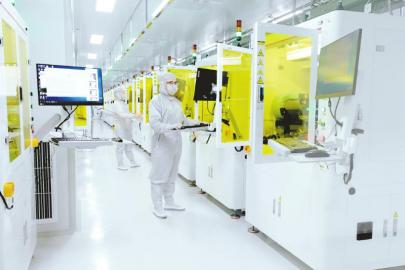 行业领先的5G光模块生产线。