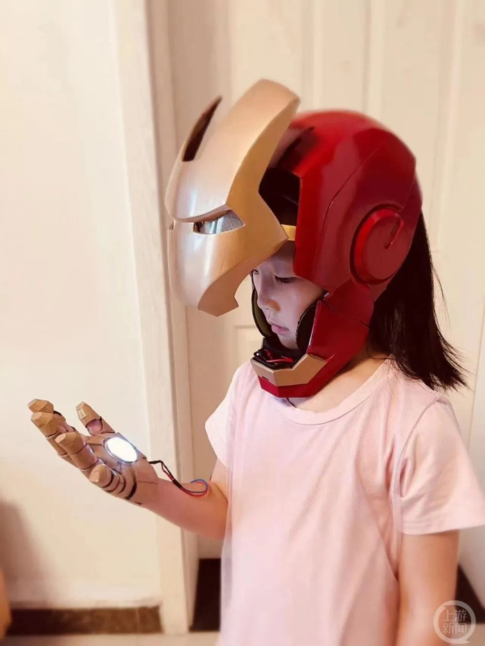 ▲钢铁侠头盔。