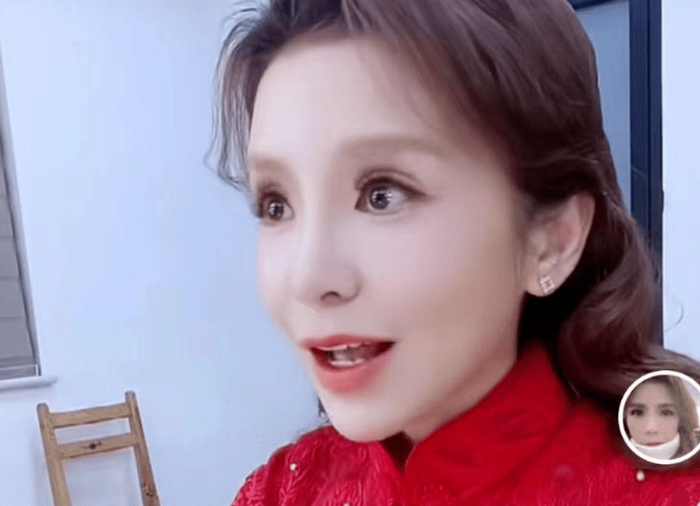 49岁朱迅近照认不出,眼窝凹陷眼睛大得离谱,曾患癌症无缘春晚|癌症|朱迅|春晚_新浪新闻