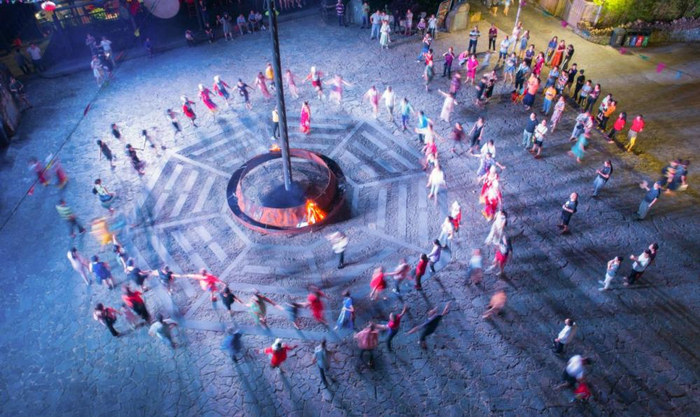 ▲武隆·天池苗寨 篝火晚会 