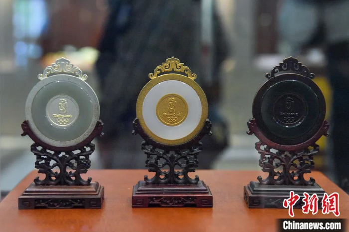 某展览展出的2008年北京奥运会“金镶玉”奖牌。田雨昊 摄