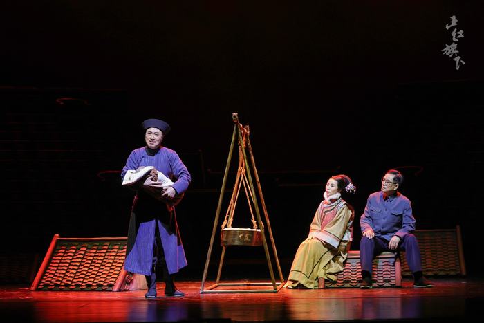 北京人艺话剧《正红旗下》为一台群像戏。  李春光 摄