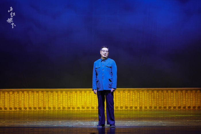 濮存昕在话剧《正红旗下》中饰演老舍。  李春光 摄