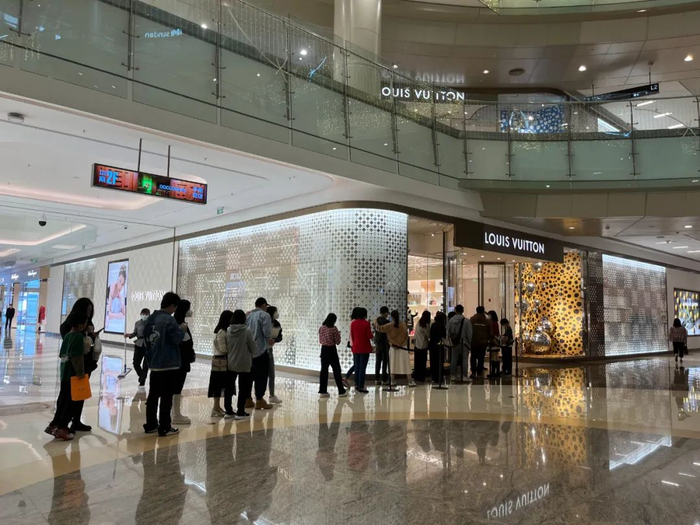 深圳罗湖万象城LV门店 李明珠/摄