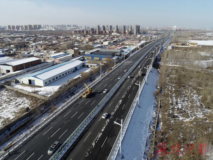 东三环至石家庄东收费站段昨日通车。 燕赵晚报记者 张海强 摄