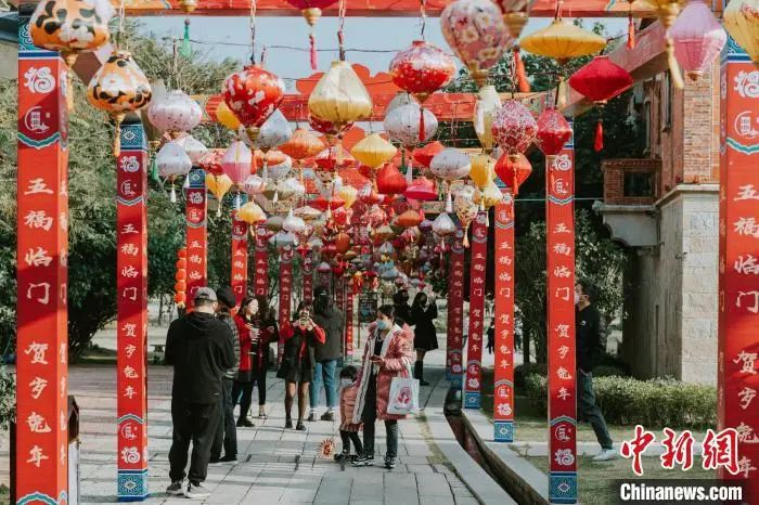 春节将至，“中国传统村落”福建晋江梧林年味浓厚。　孙虹　摄
