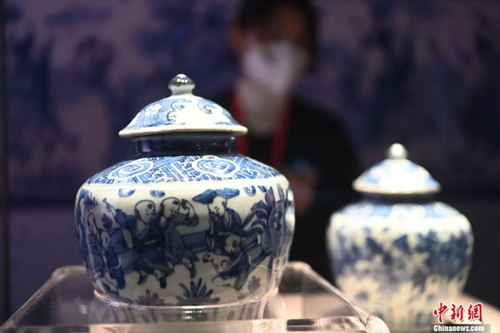 四川博物院藏“青花童子白兔盖罐”。安源 摄