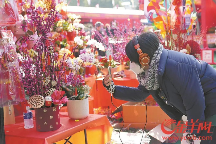 荔湾花市昨日开锣 羊城晚报全媒体记者 陈秋明 摄