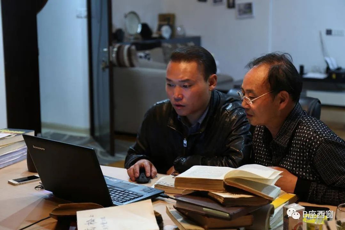 与王兆跟老师一起修改《王少堂》
