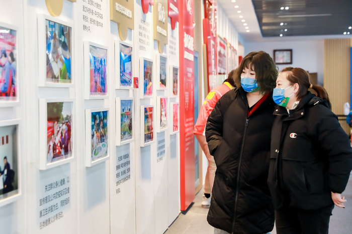 市民参观大兴新时代文明实践特色展。大兴区委宣传部供图