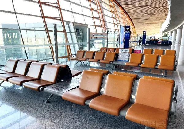 首都机场全新升级旅客充电设施