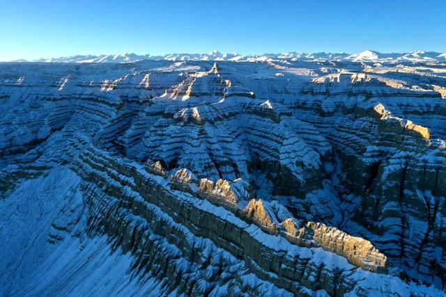 雪后土林。旦真次旦摄