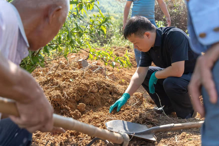 柯伟力任法医期间勘探现场。