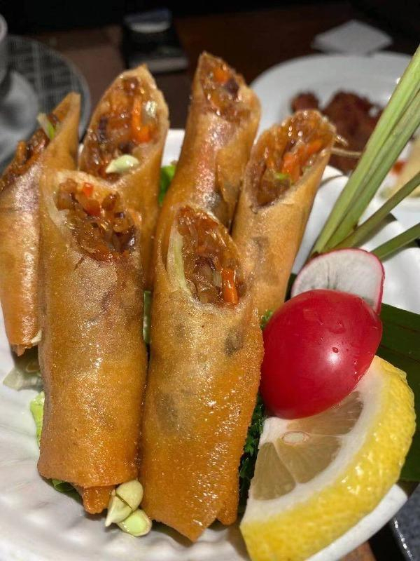 菲律宾的“上海春饼”，何钰供图