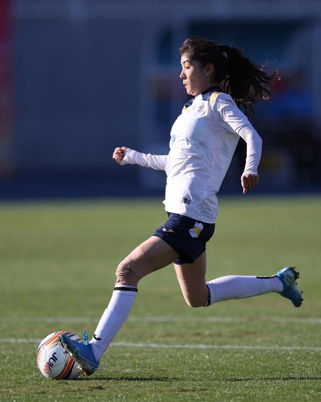 本赛季在女超联赛表现出色的北京女足球员麦迪乃·沙地克入选本次名单。图片来源：新华社
