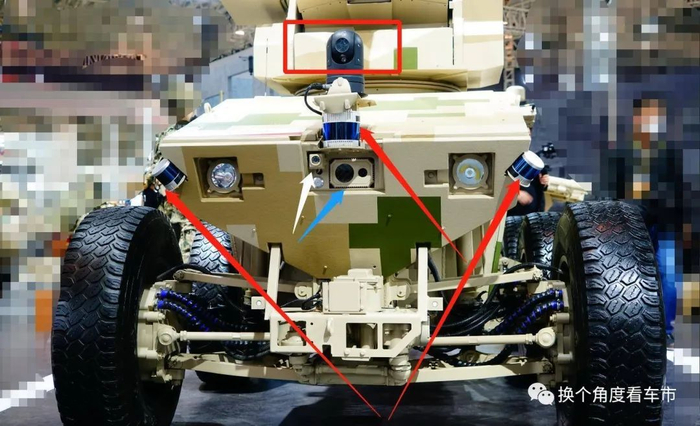 上图为超级轮式无人战车载具端前部特写。