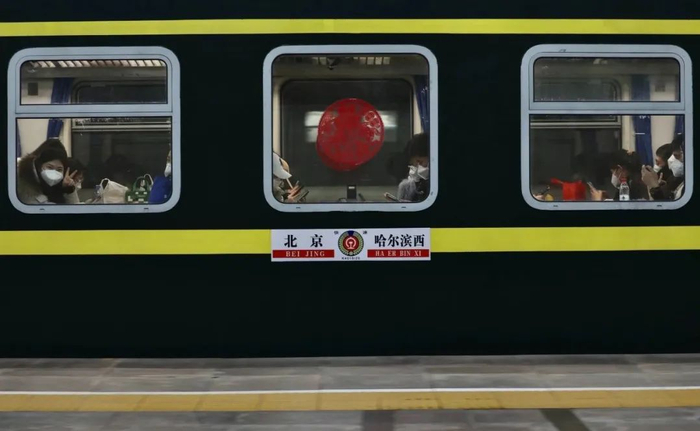 ▲2023年1月13日，北京，2023春运的北京首趟春运临客列车K4019次从北京站发车。图/IC photo