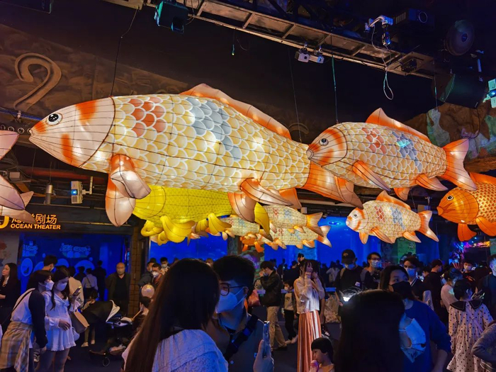 正佳极地海洋世界非遗手工鱼灯展。信息时报记者 叶佳茵摄