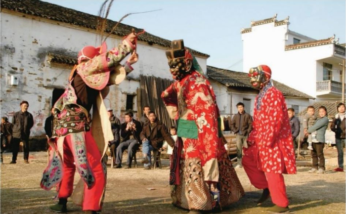 跳傩驱瘟避疫迎新春，取自王振忠主编《活着的记忆：婺源非物质文化遗产录》，江西人民出版社，2013年版