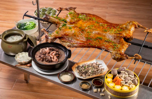 盈香生态园烤全羊。罗就好供图