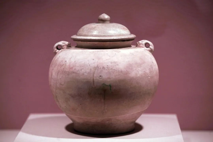 唐 瓷 白釉双兔系盖罐