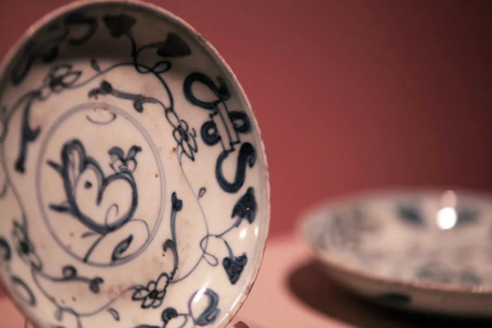 明 瓷 青花兔纹碟