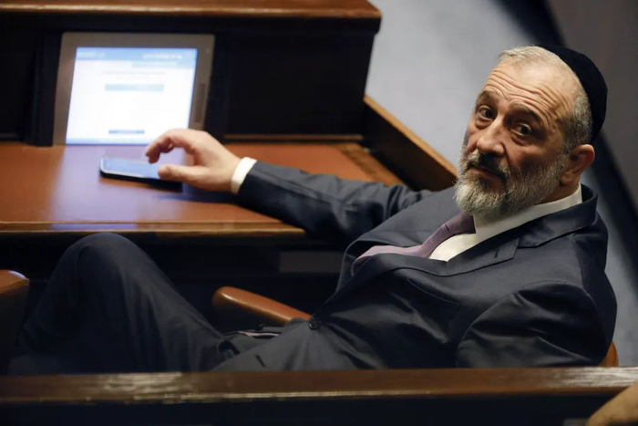 当地时间2022年12月29日，以色列议会议员阿里耶·德里参加以色列议会特别会议。图/视觉中国