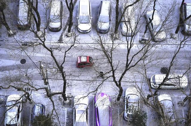 癸卯年第一场雪趁着夜色悄然而至 北京晚报记者程功摄