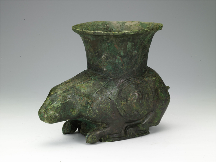 西周兔尊，高22.2厘米、长31.8厘米，1992年曲沃县北赵村晋侯墓地M8出土，山西博物院藏