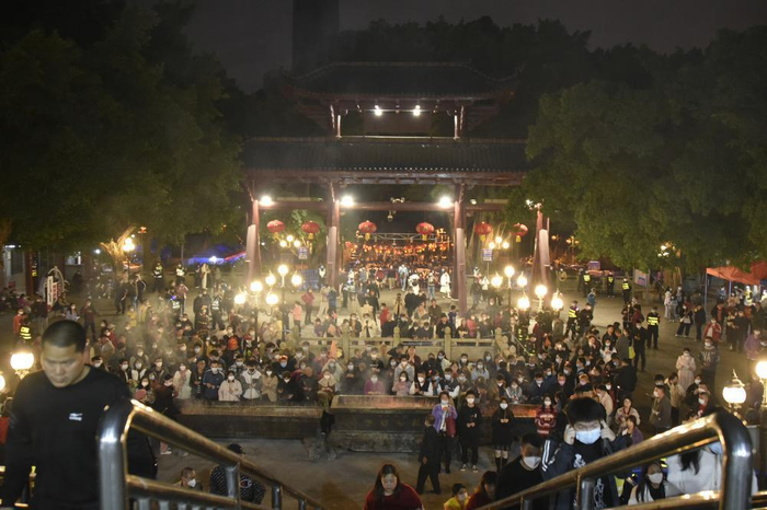 黄旗山下的坚守!东莞东城公安给市民温暖守护