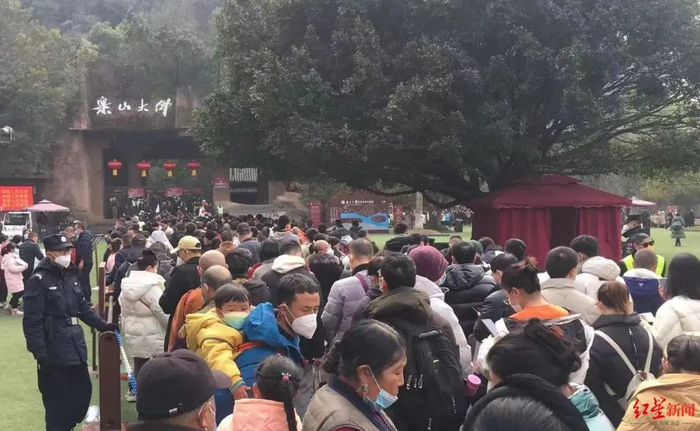 乐山大佛游客众多 图片来源：景区 红星新闻
