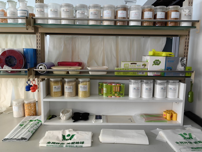 山东寿光巨能金玉米开发有限公司展示的产品。新华社记者陈国峰 摄