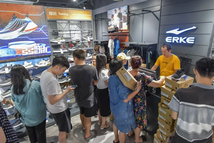 ▲鸿星尔克商品热销