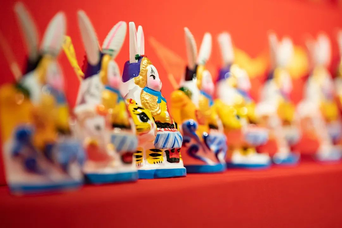 ▲各种样式的“兔儿爷”