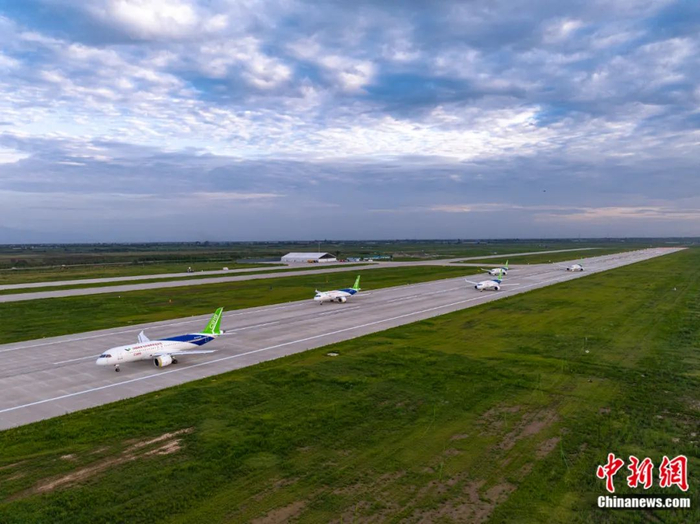 C919飞机“大象漫步”。超侧卫 摄