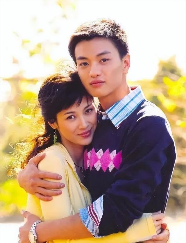 41岁的朱丹:两段婚姻都卑微,一婚被丈夫抛弃,二婚却幸福满满|童蕾|周一围|林涵|感情|结婚_新浪娱乐_新浪新闻