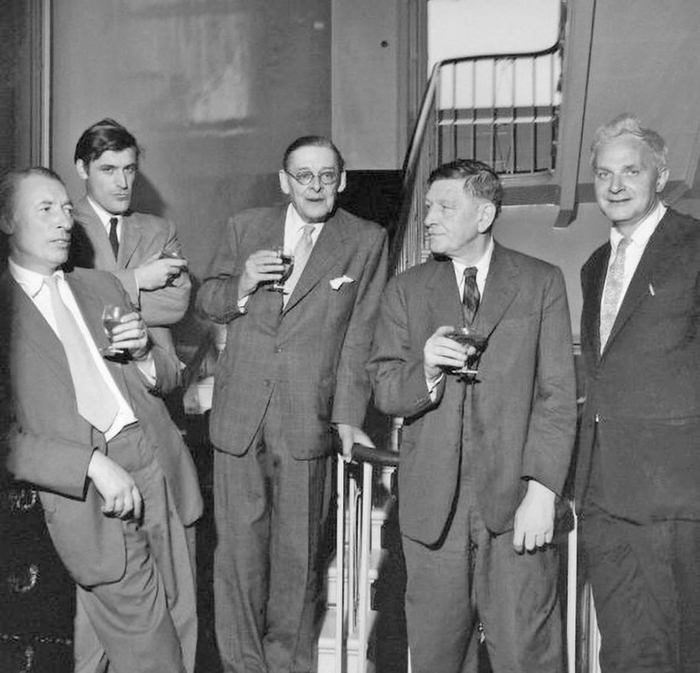  “费伯诗人”，左起：麦克尼斯、泰德·休斯、艾略特、奥登，斯蒂芬·斯彭德，费伯出版社，1960年6月23日