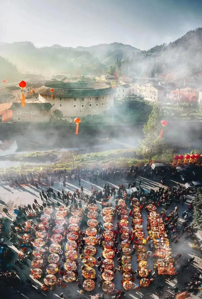 土楼做大福。摄影/城市穿梭客