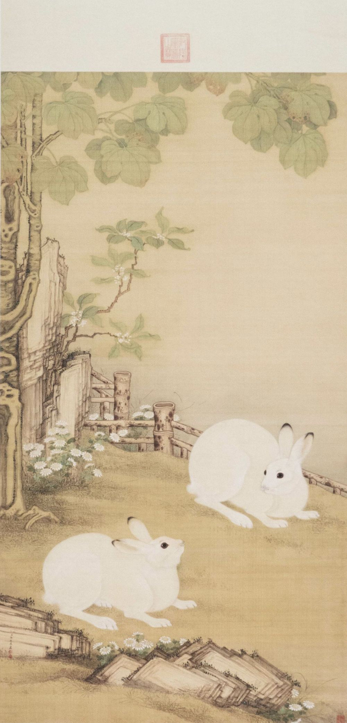 　　北京自然博物馆“大展宏‘兔’——癸卯（兔年）新春生肖文物图片联展”中的《冷枚梧桐双兔图轴》图。新华社记者 谢晗 摄