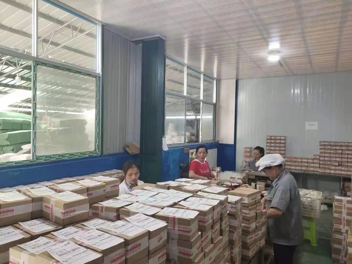 一箱农产品能带动当地五六个农户就业。图/受访者供图