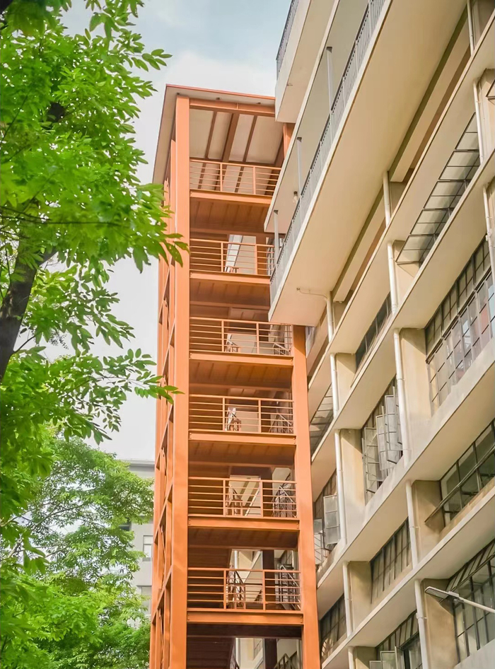 图/背着相机去行走