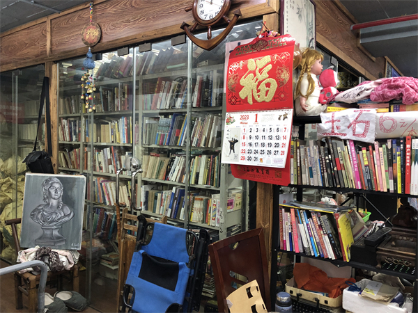 城隍庙里的一家旧书店