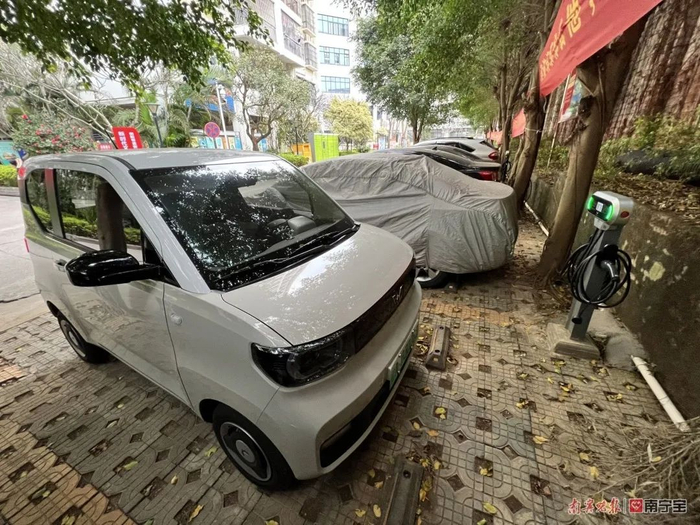 建设充电设施须符合的条件包括车位条件、电力容量、消防设施等