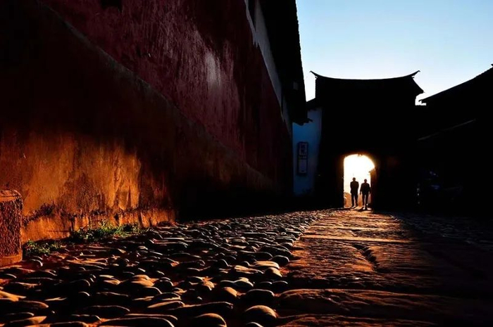 古巷斜晖 苏金泉 摄