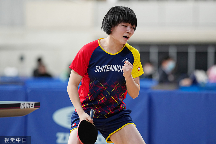 横井咲樱庆祝胜利。